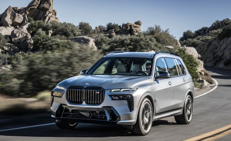 2023 BMW X7 M60i xDrive (Color: Frozen Grey; US-Spec) Front Three-Quarter Wallpapers 450x275 (37)