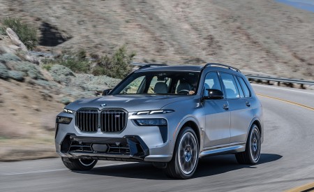 2023 BMW X7 M60i xDrive (Color: Frozen Grey; US-Spec) Front Three-Quarter Wallpapers 450x275 (27)