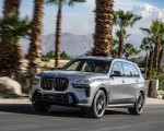 2023 BMW X7 M60i xDrive (Color: Frozen Grey; US-Spec) Front Three-Quarter Wallpapers 150x120 (49)