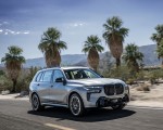 2023 BMW X7 M60i xDrive (Color: Frozen Grey; US-Spec) Front Three-Quarter Wallpapers 150x120 (32)
