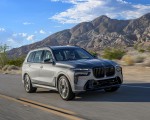 2023 BMW X7 M60i xDrive (Color: Frozen Grey; US-Spec) Front Three-Quarter Wallpapers 150x120 (43)