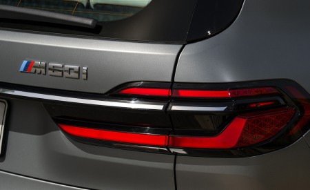 2023 BMW X7 M60i xDrive (Color: Frozen Grey; US-Spec) Tail Light Wallpapers 450x275 (72)