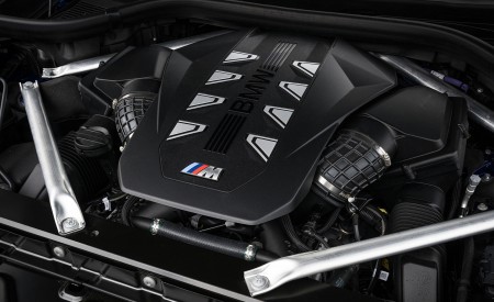 2023 BMW X7 M60i xDrive (Color: Frozen Marina Bay Blue; US-Spec) Engine Wallpapers 450x275 (242)