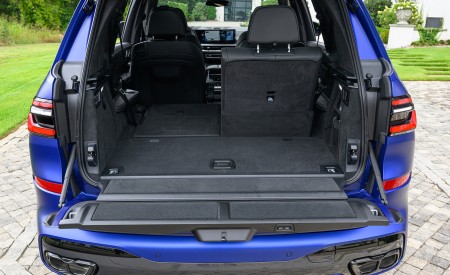 2023 BMW X7 M60i xDrive (Color: Frozen Marina Bay Blue; US-Spec) Trunk Wallpapers 450x275 (252)