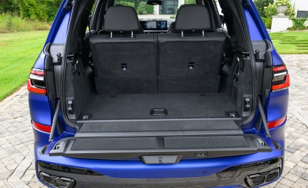 2023 BMW X7 M60i xDrive (Color: Frozen Marina Bay Blue; US-Spec) Trunk Wallpapers 450x275 (253)