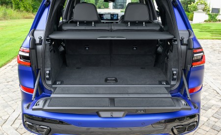 2023 BMW X7 M60i xDrive (Color: Frozen Marina Bay Blue; US-Spec) Trunk Wallpapers 450x275 (254)