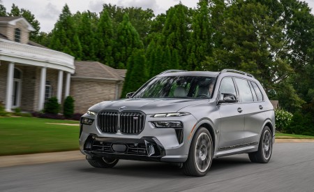 2023 BMW X7 M60i xDrive (Color: Frozen Pure Grey Metallic; US-Spec) Front Three-Quarter Wallpapers 450x275 (148)