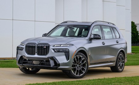 2023 BMW X7 M60i xDrive (Color: Frozen Pure Grey Metallic; US-Spec) Front Three-Quarter Wallpapers 450x275 (165)