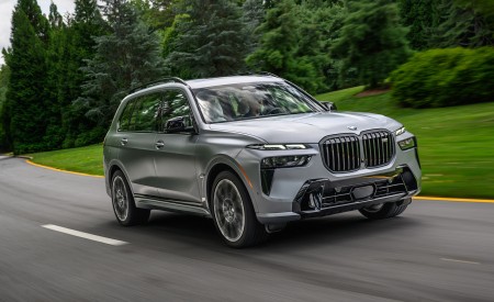 2023 BMW X7 M60i xDrive (Color: Frozen Pure Grey Metallic; US-Spec) Front Three-Quarter Wallpapers 450x275 (144)