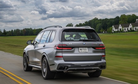 2023 BMW X7 M60i xDrive (Color: Frozen Pure Grey Metallic; US-Spec) Rear Three-Quarter Wallpapers 450x275 (145)