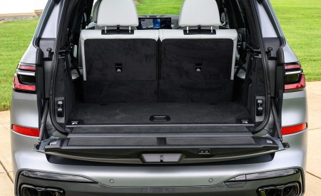 2023 BMW X7 M60i xDrive (Color: Frozen Pure Grey Metallic; US-Spec) Trunk Wallpapers 450x275 (199)