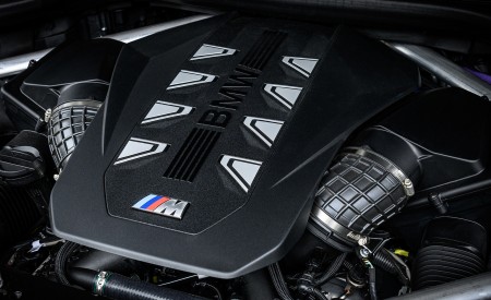 2023 BMW X7 M60i xDrive (Color: Mineral White; US-Spec) Engine Wallpapers 450x275 (128)