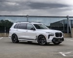 2023 BMW X7 M60i xDrive (Color: Mineral White; US-Spec) Front Three-Quarter Wallpapers 150x120