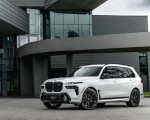 2023 BMW X7 M60i xDrive (Color: Mineral White; US-Spec) Front Three-Quarter Wallpapers 150x120