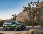 2023 BMW X7 M60i xDrive (Color: Verde Ermes; US-Spec) Front Three-Quarter Wallpapers 150x120