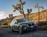 2023 BMW X7 M60i xDrive (Color: Verde Ermes; US-Spec) Front Three-Quarter Wallpapers 150x120