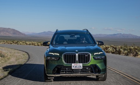 2023 BMW X7 M60i xDrive (Color: Verde Ermes; US-Spec) Front Wallpapers 450x275 (97)
