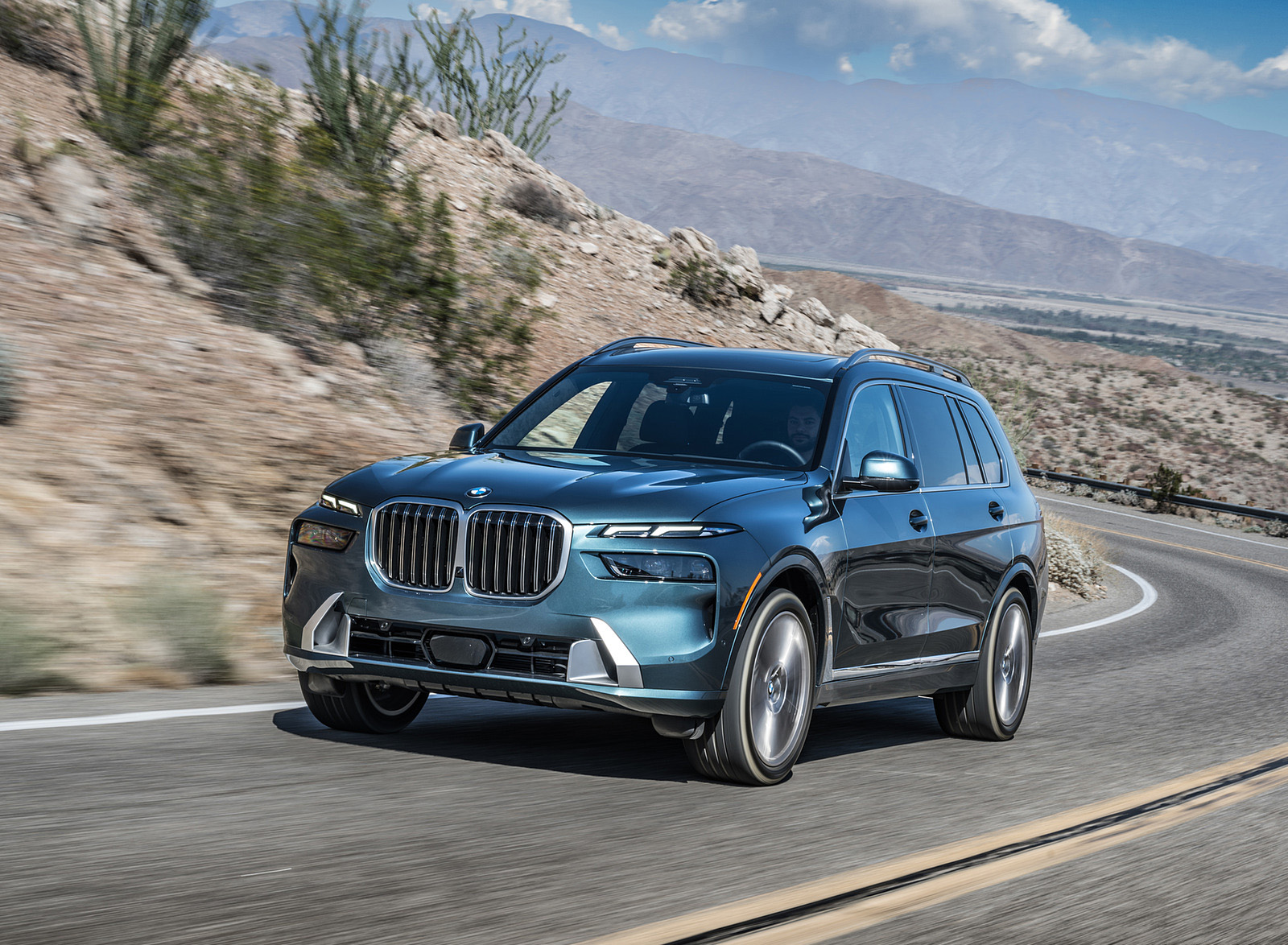 2023 BMW X7 xDrive 40i (Color: Blue Ridge Mountain; US-Spec) Front Three-Quarter Wallpapers (8)