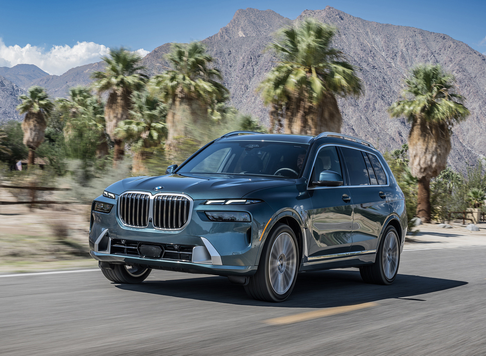 2023 BMW X7 xDrive 40i (Color: Blue Ridge Mountain; US-Spec) Front Three-Quarter Wallpapers (1)