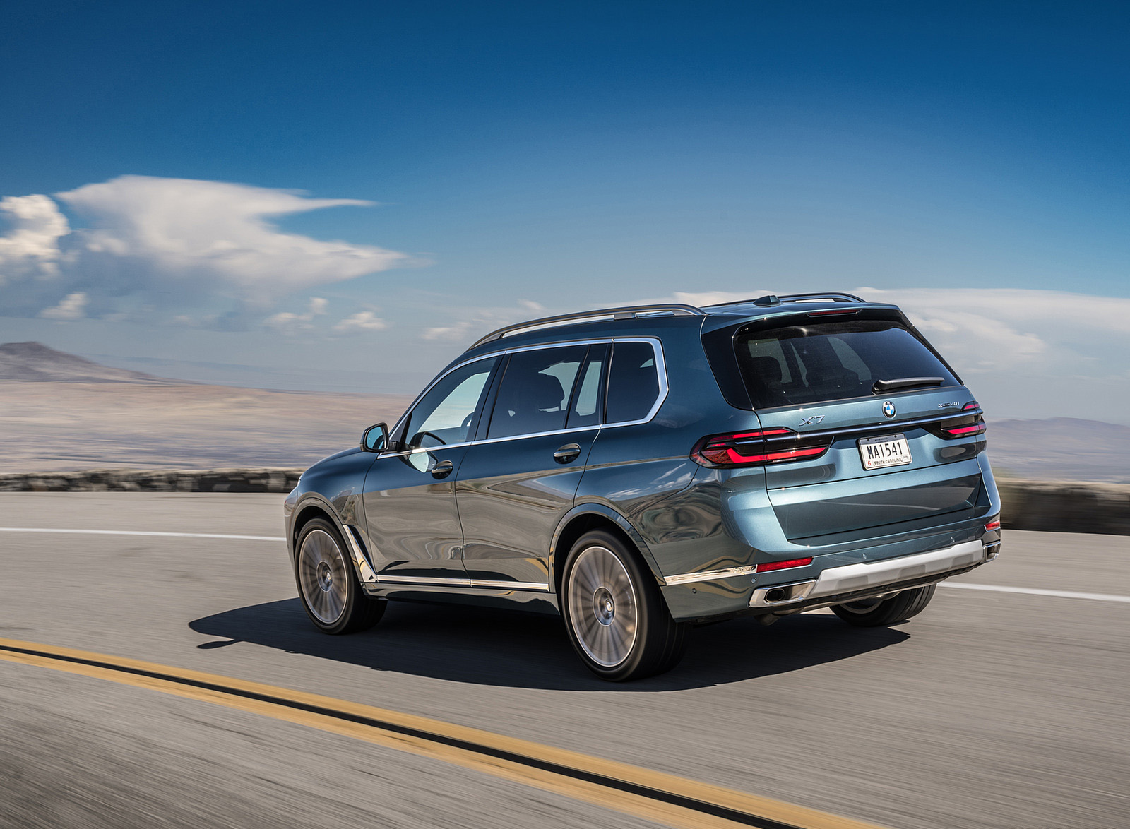 2023 BMW X7 xDrive 40i (Color: Blue Ridge Mountain; US-Spec) Rear Three-Quarter Wallpapers (5)