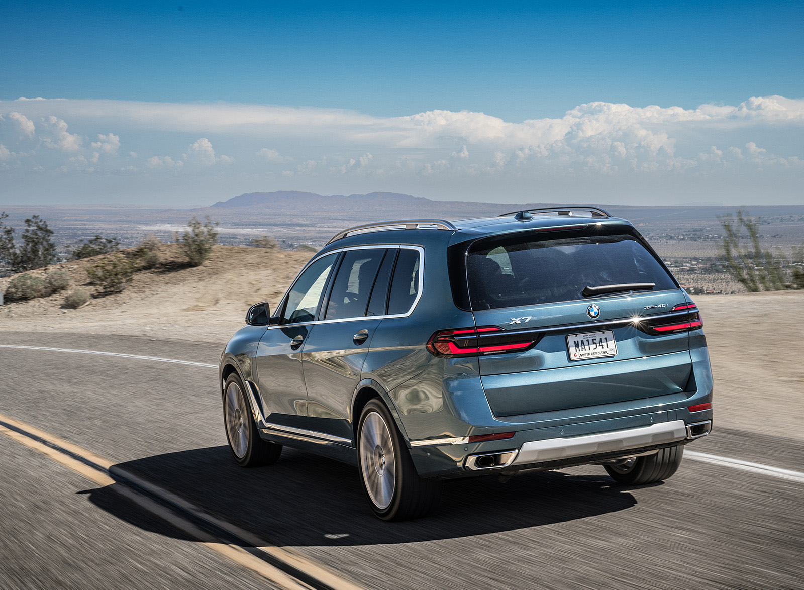 2023 BMW X7 xDrive 40i (Color: Blue Ridge Mountain; US-Spec) Rear Three-Quarter Wallpapers (12)