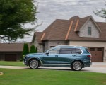 2023 BMW X7 xDrive 40i (Color: Blue Ridge Mountain; US-Spec) Side Wallpapers 150x120 (34)