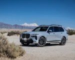 2023 BMW X7 xDrive 40i (Color: Brooklyn Grey; US-Spec) Front Three-Quarter Wallpapers 150x120