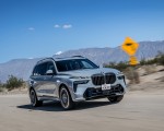 2023 BMW X7 xDrive 40i (Color: Brooklyn Grey; US-Spec) Front Three-Quarter Wallpapers 150x120