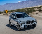 2023 BMW X7 xDrive 40i (Color: Brooklyn Grey; US-Spec) Front Three-Quarter Wallpapers 150x120