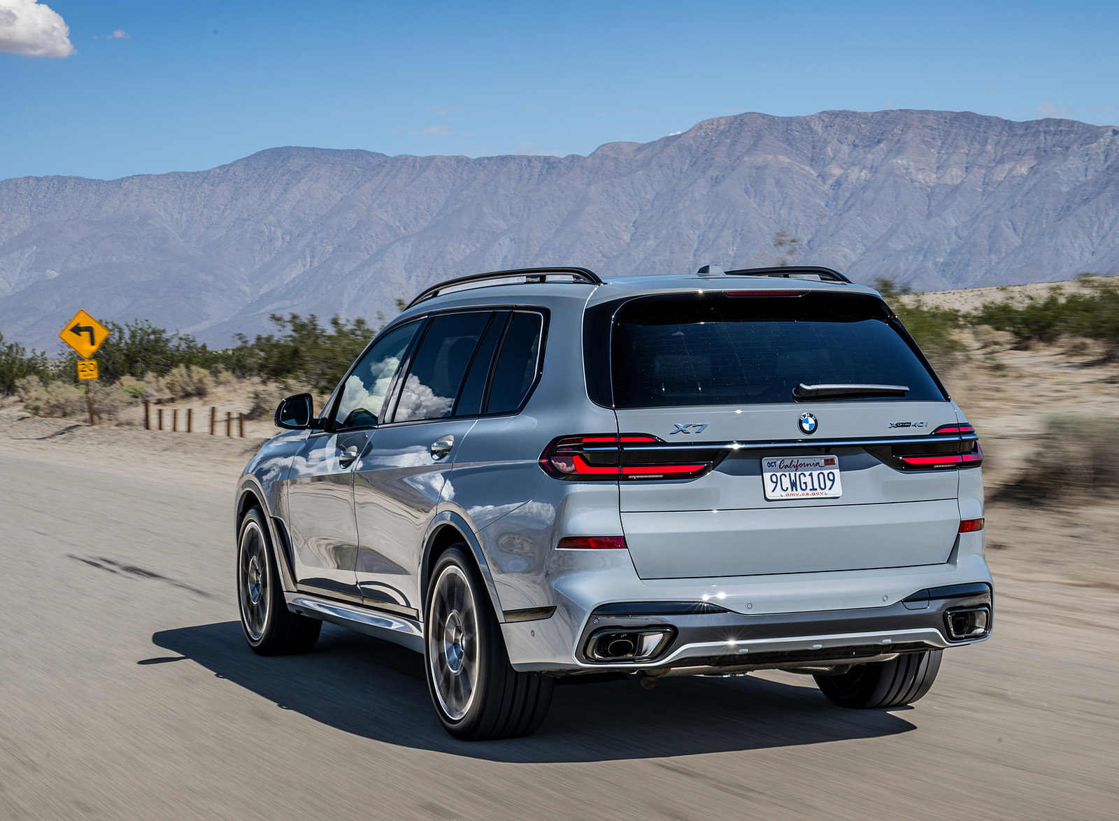 2023 BMW X7 xDrive 40i (Color: Brooklyn Grey; US-Spec) Rear Three-Quarter Wallpapers #215 of 239