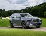 2023 BMW X7 xDrive 40i (Color: Sparkling Copper Grey; US-Spec) Front Three-Quarter Wallpapers 150x120