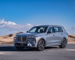 2023 BMW X7 xDrive 40i (Color: Sparkling Copper Grey; US-Spec) Front Three-Quarter Wallpapers 150x120