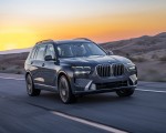 2023 BMW X7 xDrive 40i (Color: Sparkling Copper Grey; US-Spec) Front Three-Quarter Wallpapers 150x120