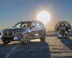 2023 BMW X7 xDrive 40i (Color: Sparkling Copper Grey; US-Spec) Front Three-Quarter Wallpapers 150x120