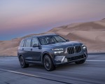 2023 BMW X7 xDrive 40i (Color: Sparkling Copper Grey; US-Spec) Front Three-Quarter Wallpapers 150x120