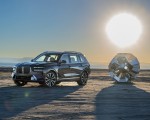 2023 BMW X7 xDrive 40i (Color: Sparkling Copper Grey; US-Spec) Front Three-Quarter Wallpapers 150x120