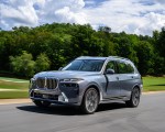 2023 BMW X7 xDrive 40i (Color: Sparkling Copper Grey; US-Spec) Front Three-Quarter Wallpapers 150x120