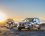 2023 BMW X7 xDrive 40i (Color: Sparkling Copper Grey; US-Spec) Front Three-Quarter Wallpapers 150x120