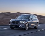 2023 BMW X7 xDrive 40i (Color: Sparkling Copper Grey; US-Spec) Front Three-Quarter Wallpapers 150x120