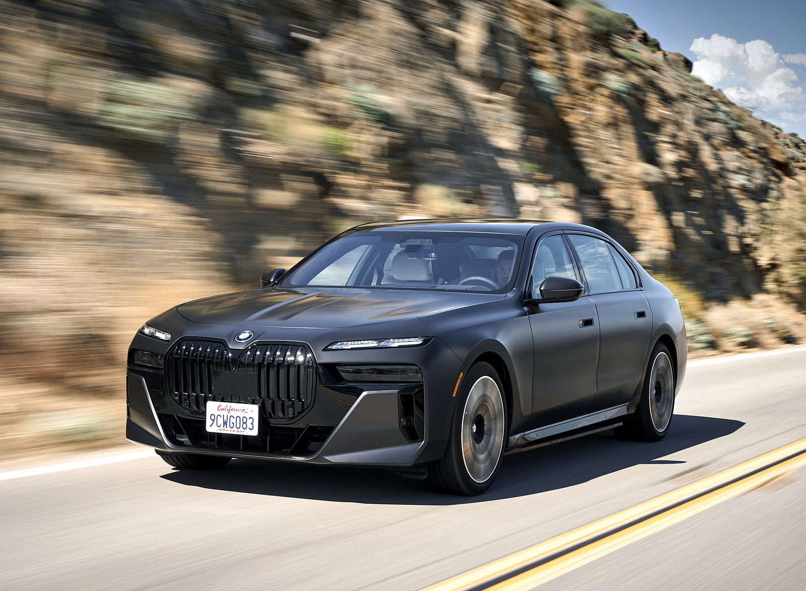 2023 BMW i7 xDrive60 (Color: Frozen Deep Grey; US-Spec) Front Three-Quarter Wallpapers (1)