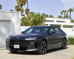 2023 BMW i7 xDrive60 (Color: Frozen Deep Grey; US-Spec) Front Three-Quarter Wallpapers 150x120 (35)