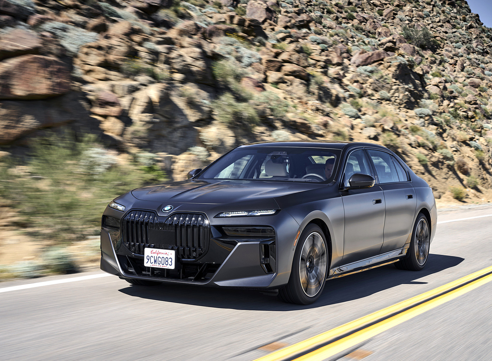 2023 BMW i7 xDrive60 (Color: Frozen Deep Grey; US-Spec) Front Three-Quarter Wallpapers (5)
