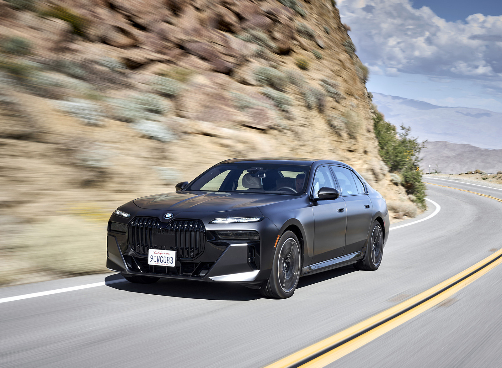 2023 BMW i7 xDrive60 (Color: Frozen Deep Grey; US-Spec) Front Three-Quarter Wallpapers (6)