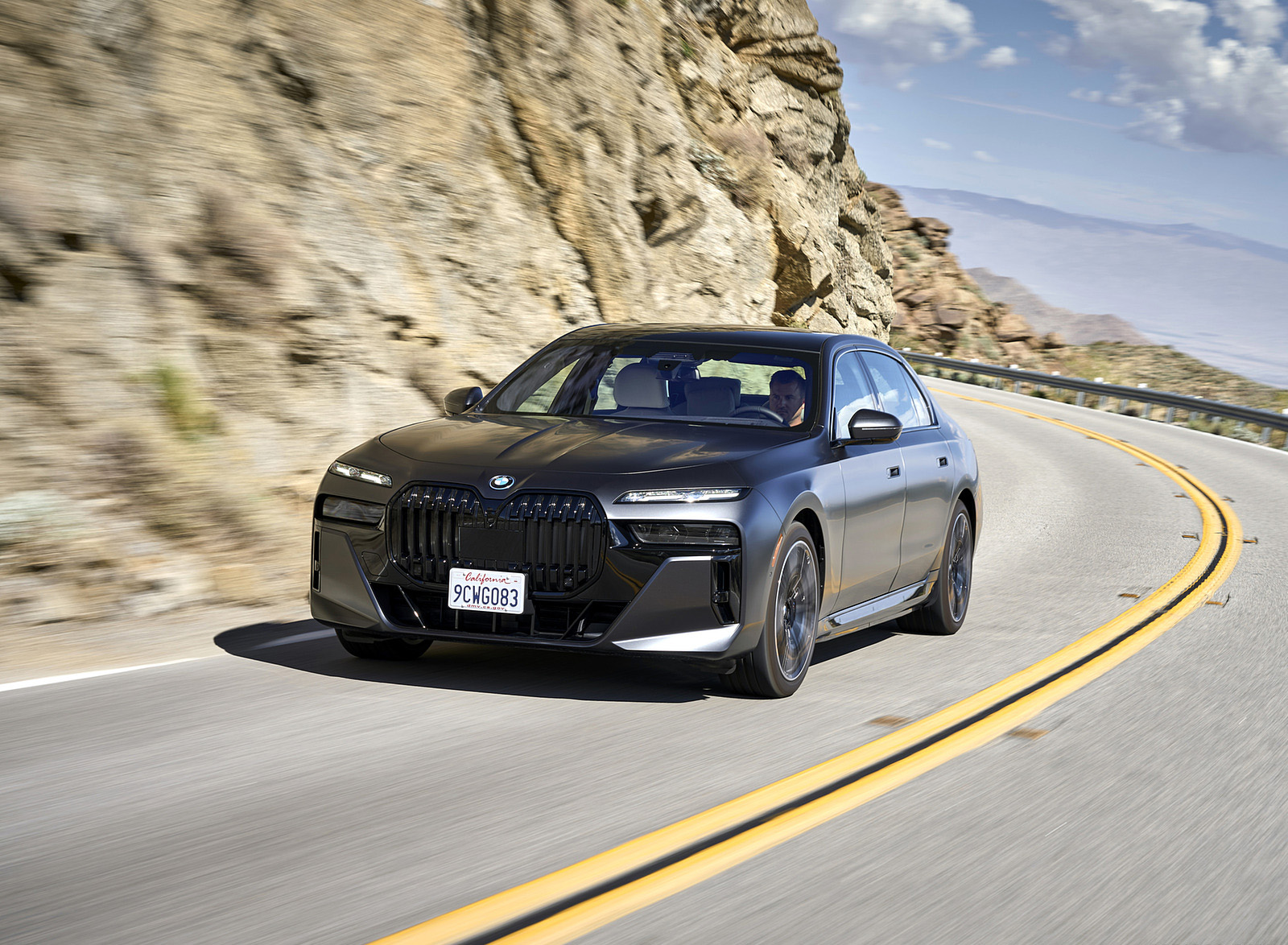 2023 BMW i7 xDrive60 (Color: Frozen Deep Grey; US-Spec) Front Three-Quarter Wallpapers (9)