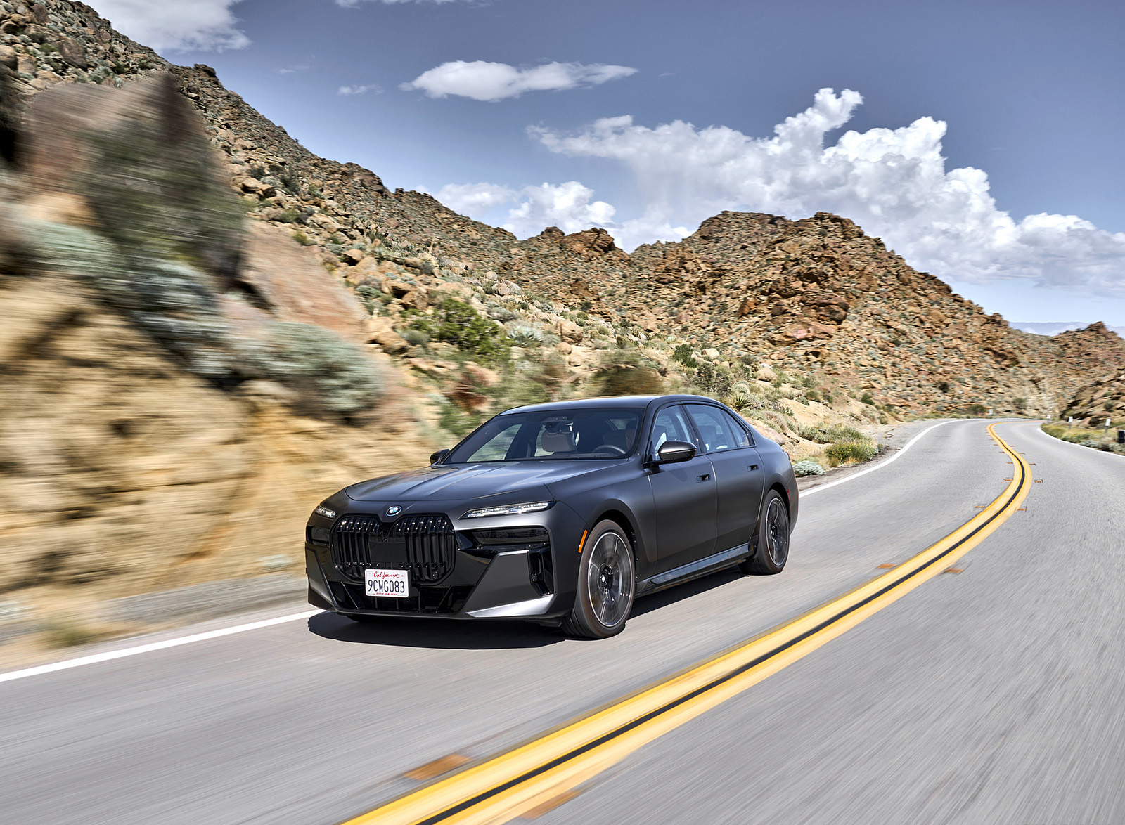 2023 BMW i7 xDrive60 (Color: Frozen Deep Grey; US-Spec) Front Three-Quarter Wallpapers (10)