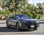2023 BMW i7 xDrive60 (Color: Frozen Deep Grey; US-Spec) Front Three-Quarter Wallpapers 150x120 (19)