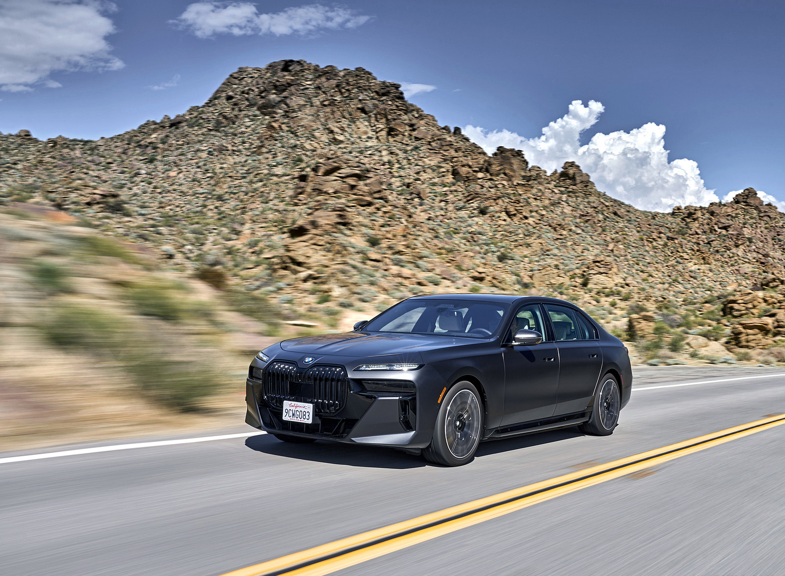 2023 BMW i7 xDrive60 (Color: Frozen Deep Grey; US-Spec) Front Three-Quarter Wallpapers (3)
