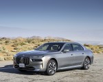 2023 BMW i7 xDrive60 (Color: Oxid Grey Metallic; US-Spec) Front Three-Quarter Wallpapers 150x120