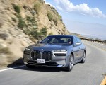 2023 BMW i7 xDrive60 (Color: Oxid Grey Metallic; US-Spec) Front Three-Quarter Wallpapers 150x120
