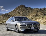 2023 BMW i7 xDrive60 (Color: Oxid Grey Metallic; US-Spec) Front Three-Quarter Wallpapers 150x120